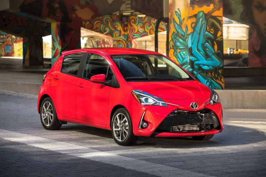  Toyota Yaris SE 2017 года  (NA) (фото 25 из 32)